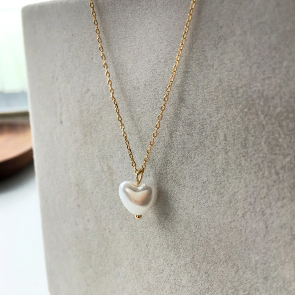 Angel Heart Golden Necklace - Picture 6 of 9